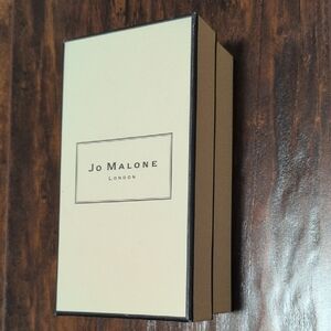 EUC Jo Malone London Cream and Black Gift Box